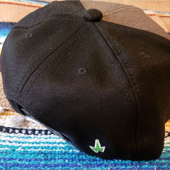 Weedog Cannabis Snapback Hat - Picture 2 of 3